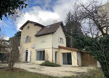 2021073 image1 - Sainte Foy Immobilier - Ce sont des agences immobilières dans l'Ouest Lyonnais spécialisées dans la location de maison ou d'appartement et la vente de propriété de prestige.
