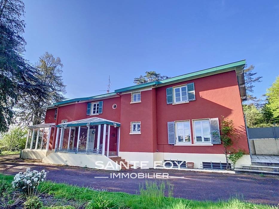 2023604 image1 - Sainte Foy Immobilier - Ce sont des agences immobilières dans l'Ouest Lyonnais spécialisées dans la location de maison ou d'appartement et la vente de propriété de prestige.