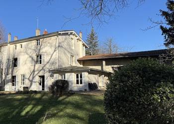 2025504 image1 - Sainte Foy Immobilier - Ce sont des agences immobilières dans l'Ouest Lyonnais spécialisées dans la location de maison ou d'appartement et la vente de propriété de prestige.