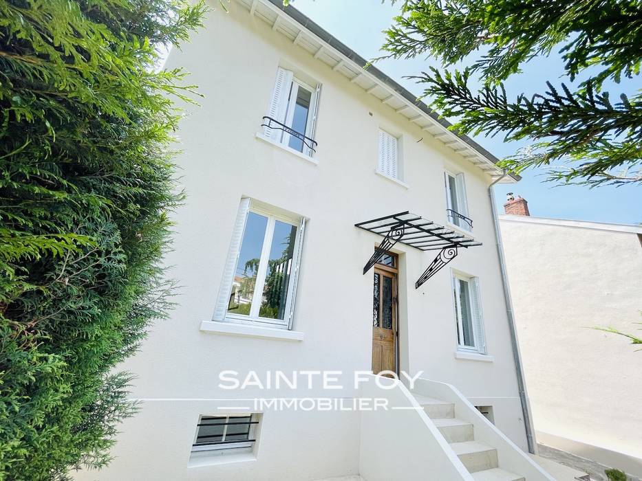 2025584 image1 - Sainte Foy Immobilier - Ce sont des agences immobilières dans l'Ouest Lyonnais spécialisées dans la location de maison ou d'appartement et la vente de propriété de prestige.