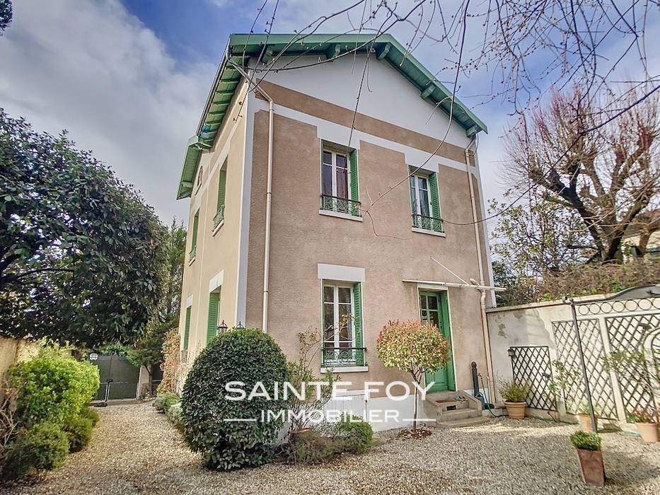2025648 image1 - Sainte Foy Immobilier - Ce sont des agences immobilières dans l'Ouest Lyonnais spécialisées dans la location de maison ou d'appartement et la vente de propriété de prestige.