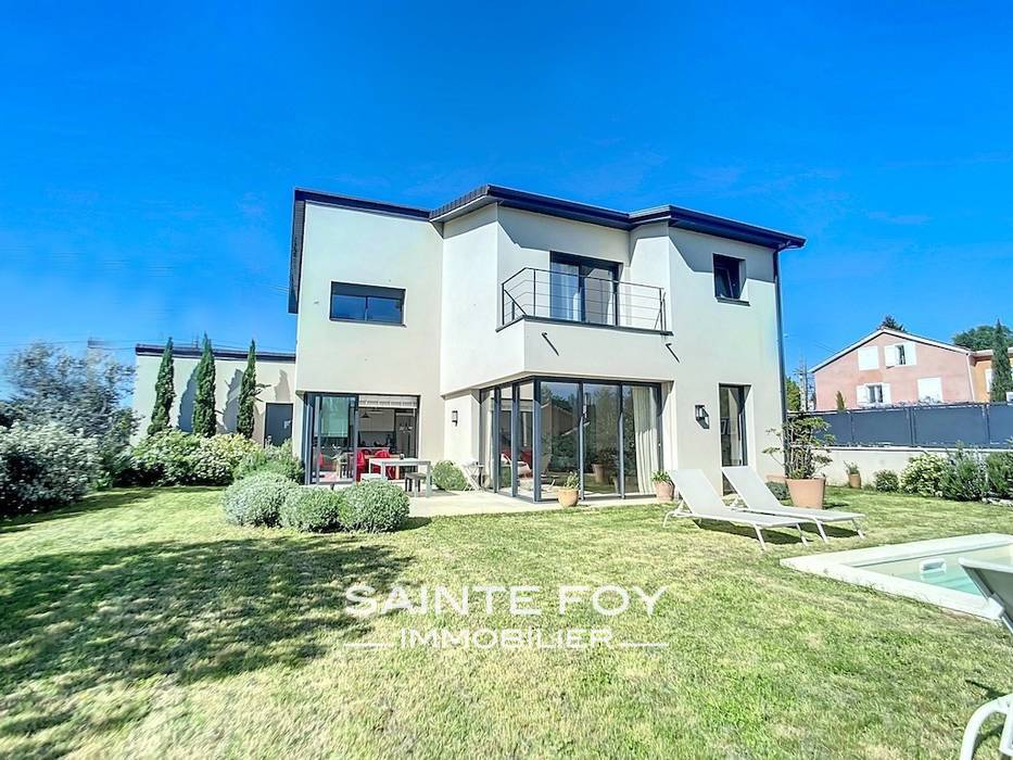 2025632 image1 - Sainte Foy Immobilier - Ce sont des agences immobilières dans l'Ouest Lyonnais spécialisées dans la location de maison ou d'appartement et la vente de propriété de prestige.