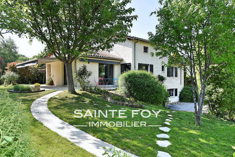 117830 image1 - Sainte Foy Immobilier - Ce sont des agences immobilières dans l'Ouest Lyonnais spécialisées dans la location de maison ou d'appartement et la vente de propriété de prestige.