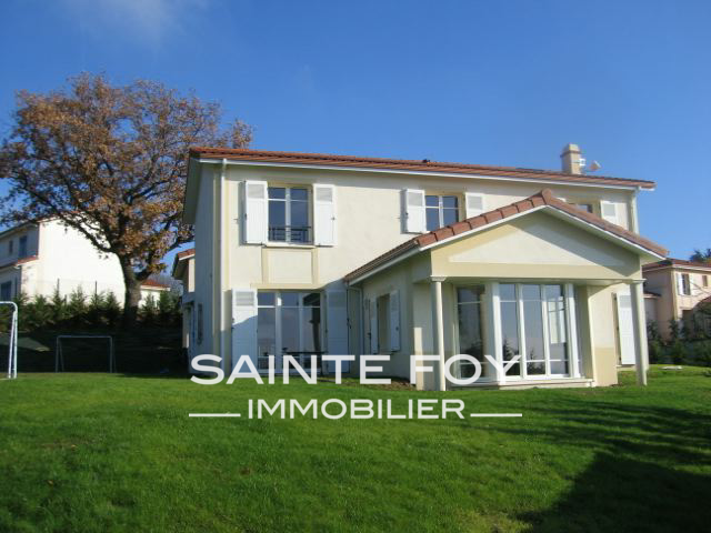 4680 image1 - Sainte Foy Immobilier - Ce sont des agences immobilières dans l'Ouest Lyonnais spécialisées dans la location de maison ou d'appartement et la vente de propriété de prestige.