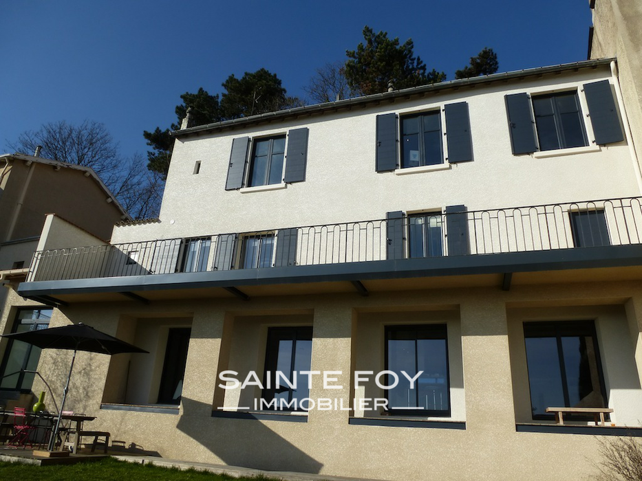 9807 image1 - Sainte Foy Immobilier - Ce sont des agences immobilières dans l'Ouest Lyonnais spécialisées dans la location de maison ou d'appartement et la vente de propriété de prestige.