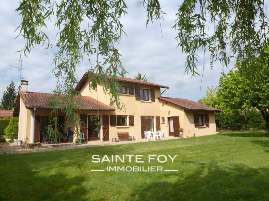 10736 image1 - Sainte Foy Immobilier - Ce sont des agences immobilières dans l'Ouest Lyonnais spécialisées dans la location de maison ou d'appartement et la vente de propriété de prestige.