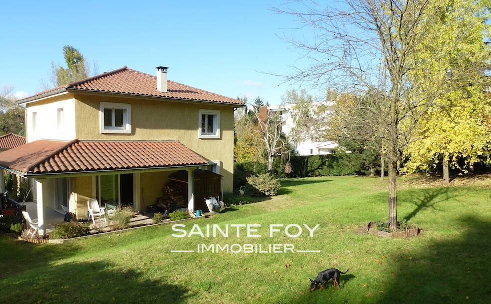 11401 image1 - Sainte Foy Immobilier - Ce sont des agences immobilières dans l'Ouest Lyonnais spécialisées dans la location de maison ou d'appartement et la vente de propriété de prestige.