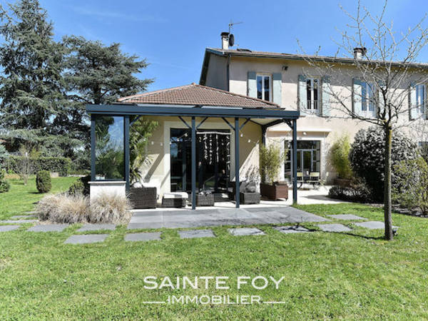 1761401 image10 - Sainte Foy Immobilier - Ce sont des agences immobilières dans l'Ouest Lyonnais spécialisées dans la location de maison ou d'appartement et la vente de propriété de prestige.