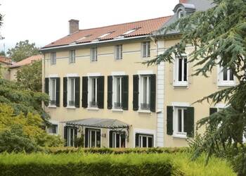 11864 image1 - Sainte Foy Immobilier - Ce sont des agences immobilières dans l'Ouest Lyonnais spécialisées dans la location de maison ou d'appartement et la vente de propriété de prestige.