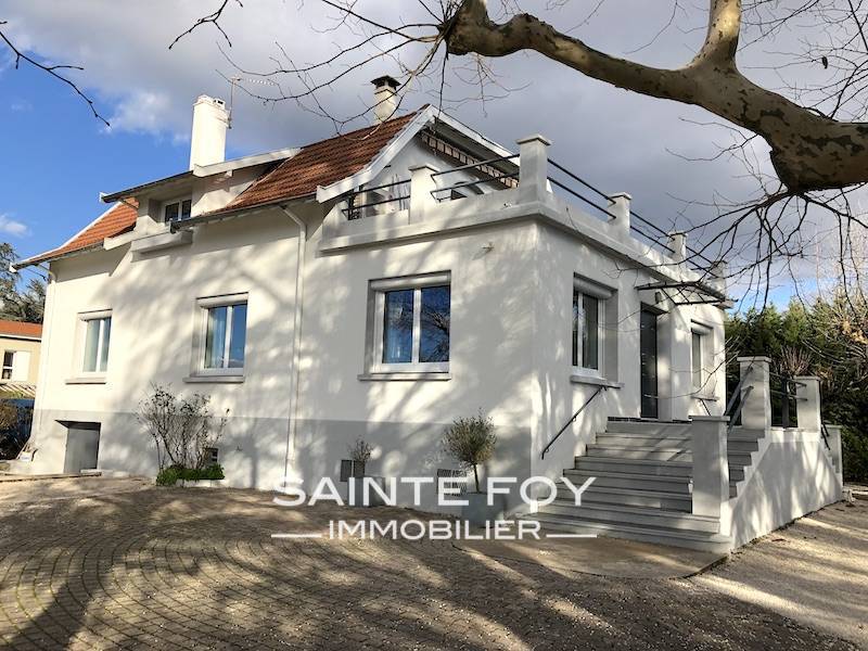 1761387 image1 - Sainte Foy Immobilier - Ce sont des agences immobilières dans l'Ouest Lyonnais spécialisées dans la location de maison ou d'appartement et la vente de propriété de prestige.