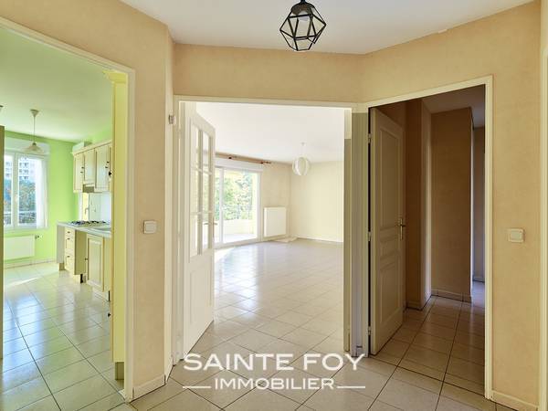 14030 image6 - Sainte Foy Immobilier - Ce sont des agences immobilières dans l'Ouest Lyonnais spécialisées dans la location de maison ou d'appartement et la vente de propriété de prestige.