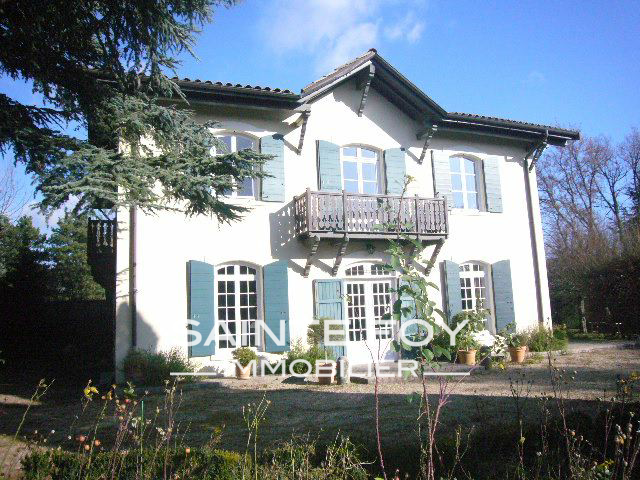 4366 image1 - Sainte Foy Immobilier - Ce sont des agences immobilières dans l'Ouest Lyonnais spécialisées dans la location de maison ou d'appartement et la vente de propriété de prestige.