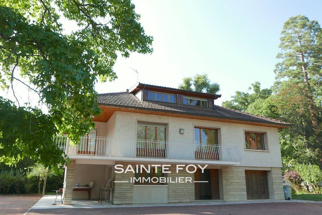 13618 image1 - Sainte Foy Immobilier - Ce sont des agences immobilières dans l'Ouest Lyonnais spécialisées dans la location de maison ou d'appartement et la vente de propriété de prestige.