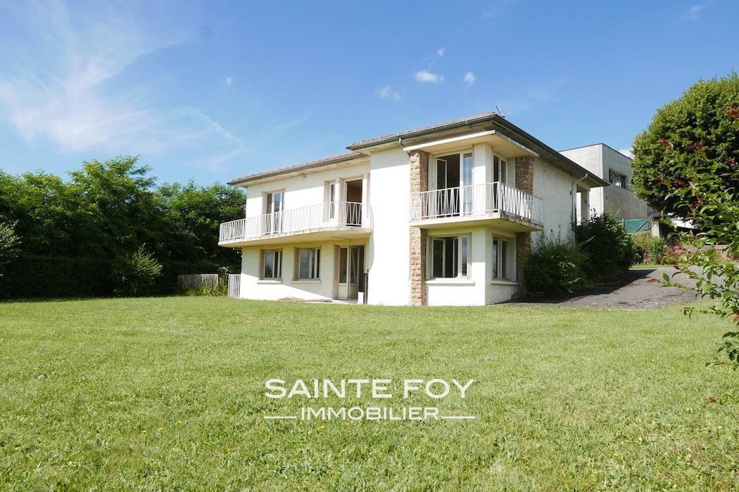 12511 image1 - Sainte Foy Immobilier - Ce sont des agences immobilières dans l'Ouest Lyonnais spécialisées dans la location de maison ou d'appartement et la vente de propriété de prestige.