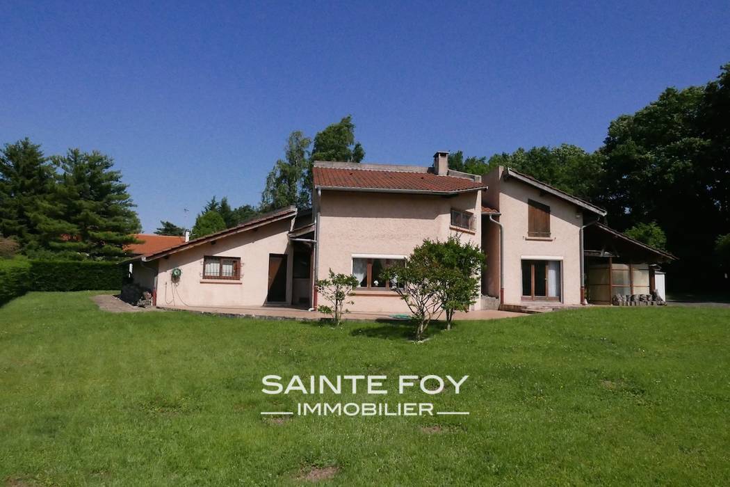 13735 image1 - Sainte Foy Immobilier - Ce sont des agences immobilières dans l'Ouest Lyonnais spécialisées dans la location de maison ou d'appartement et la vente de propriété de prestige.