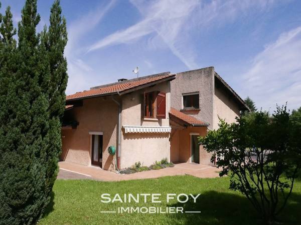 13735 image6 - Sainte Foy Immobilier - Ce sont des agences immobilières dans l'Ouest Lyonnais spécialisées dans la location de maison ou d'appartement et la vente de propriété de prestige.