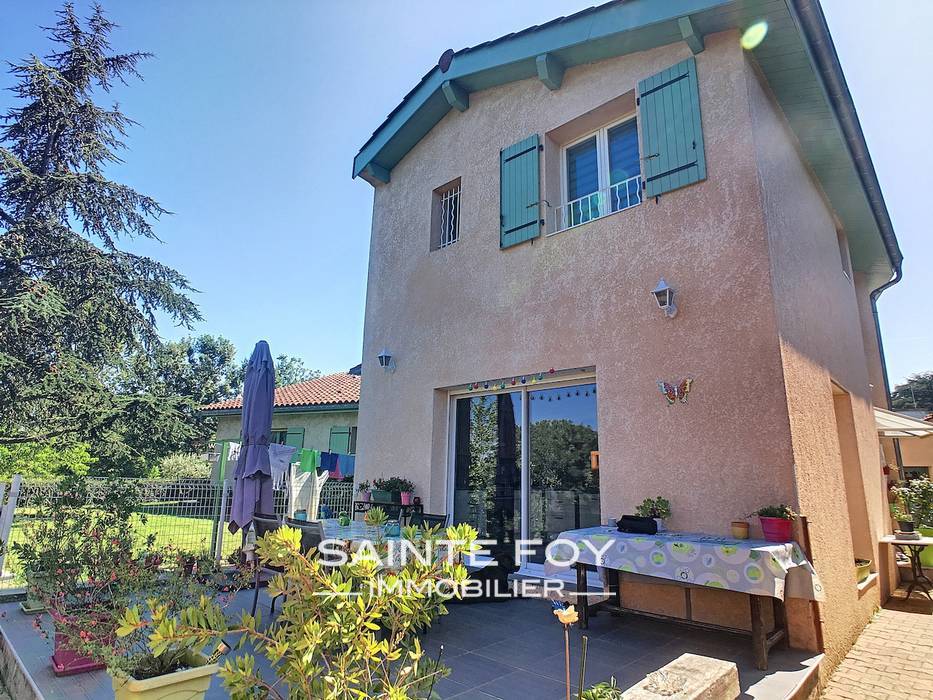 2019698 image1 - Sainte Foy Immobilier - Ce sont des agences immobilières dans l'Ouest Lyonnais spécialisées dans la location de maison ou d'appartement et la vente de propriété de prestige.