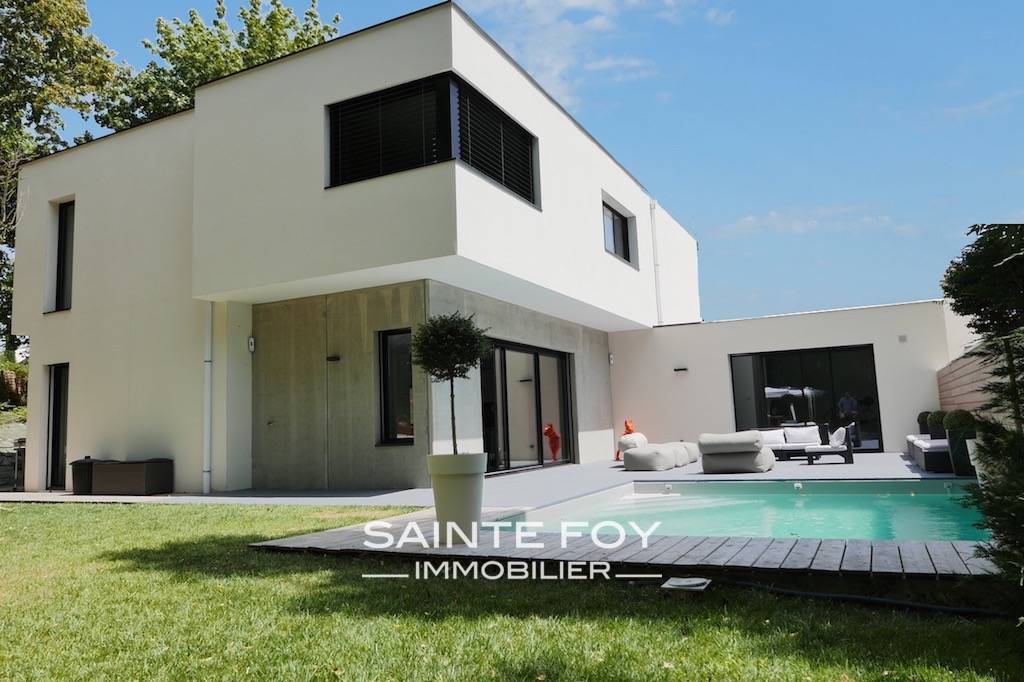 11325 image1 - Sainte Foy Immobilier - Ce sont des agences immobilières dans l'Ouest Lyonnais spécialisées dans la location de maison ou d'appartement et la vente de propriété de prestige.