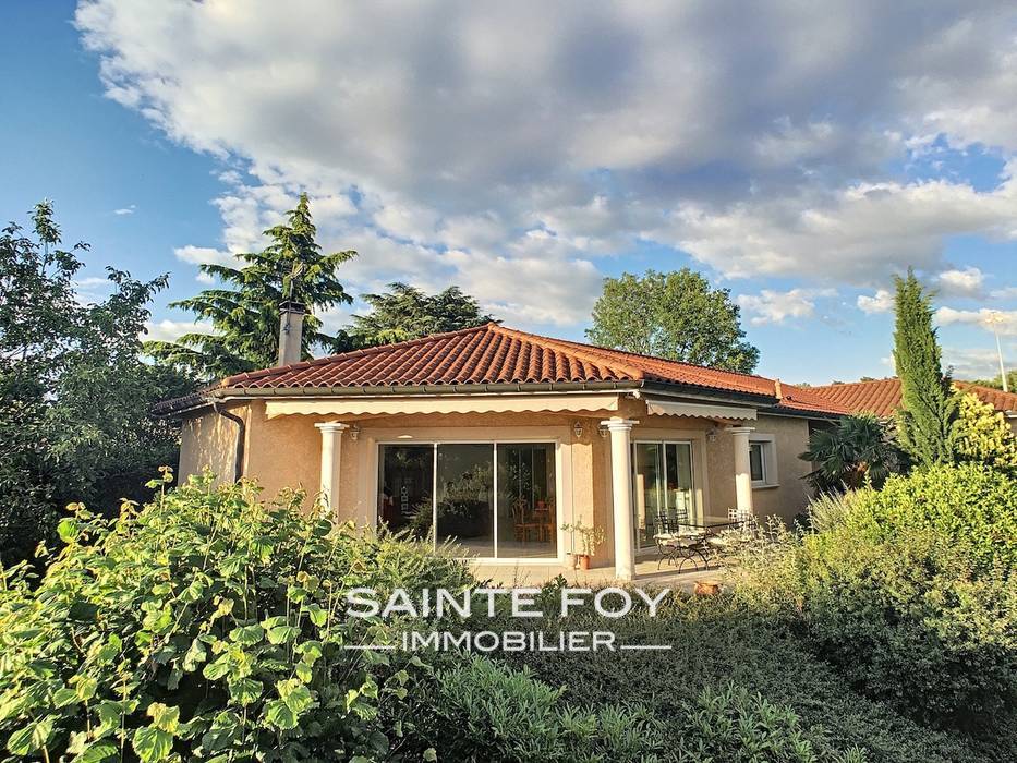 170703 image1 - Sainte Foy Immobilier - Ce sont des agences immobilières dans l'Ouest Lyonnais spécialisées dans la location de maison ou d'appartement et la vente de propriété de prestige.