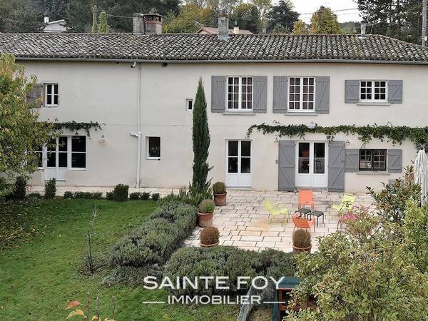 14009 image10 - Sainte Foy Immobilier - Ce sont des agences immobilières dans l'Ouest Lyonnais spécialisées dans la location de maison ou d'appartement et la vente de propriété de prestige.