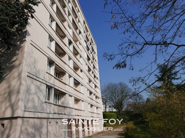 17175 image10 - Sainte Foy Immobilier - Ce sont des agences immobilières dans l'Ouest Lyonnais spécialisées dans la location de maison ou d'appartement et la vente de propriété de prestige.