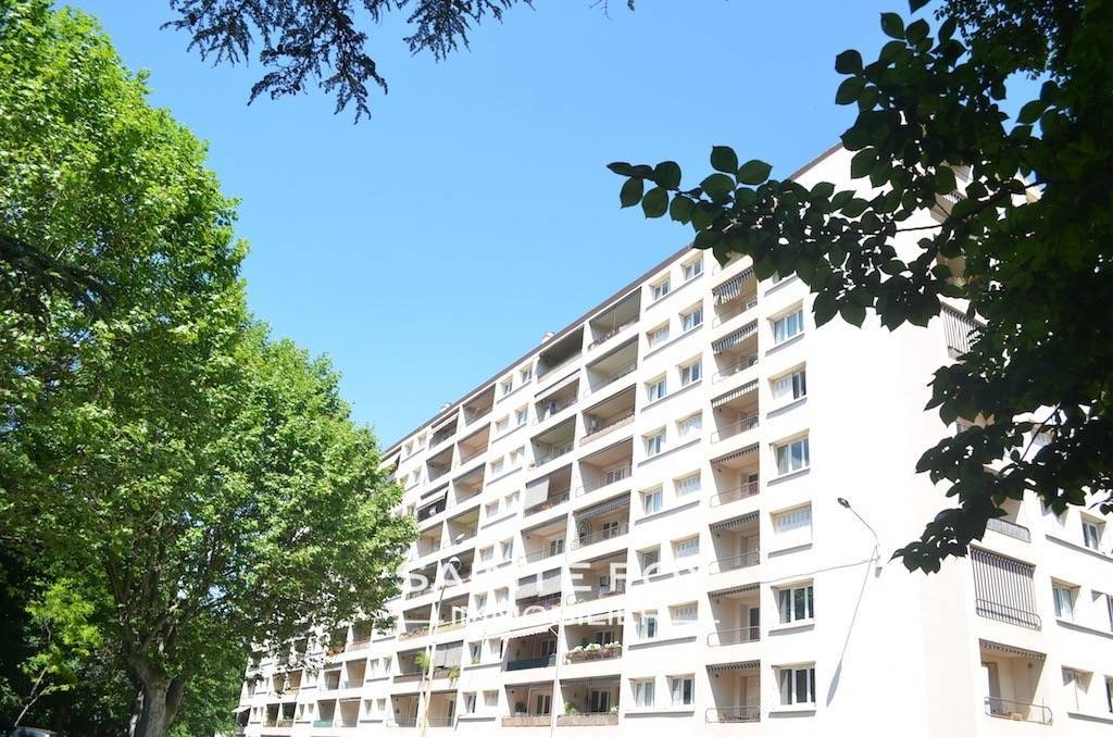2019879 image1 - Sainte Foy Immobilier - Ce sont des agences immobilières dans l'Ouest Lyonnais spécialisées dans la location de maison ou d'appartement et la vente de propriété de prestige.
