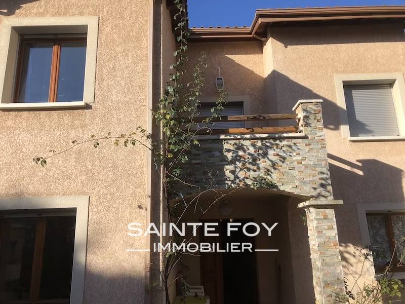 118506 image1 - Sainte Foy Immobilier - Ce sont des agences immobilières dans l'Ouest Lyonnais spécialisées dans la location de maison ou d'appartement et la vente de propriété de prestige.