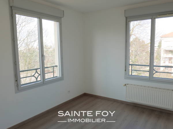 17239 image5 - Sainte Foy Immobilier - Ce sont des agences immobilières dans l'Ouest Lyonnais spécialisées dans la location de maison ou d'appartement et la vente de propriété de prestige.
