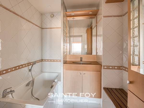 2020093 image7 - Sainte Foy Immobilier - Ce sont des agences immobilières dans l'Ouest Lyonnais spécialisées dans la location de maison ou d'appartement et la vente de propriété de prestige.
