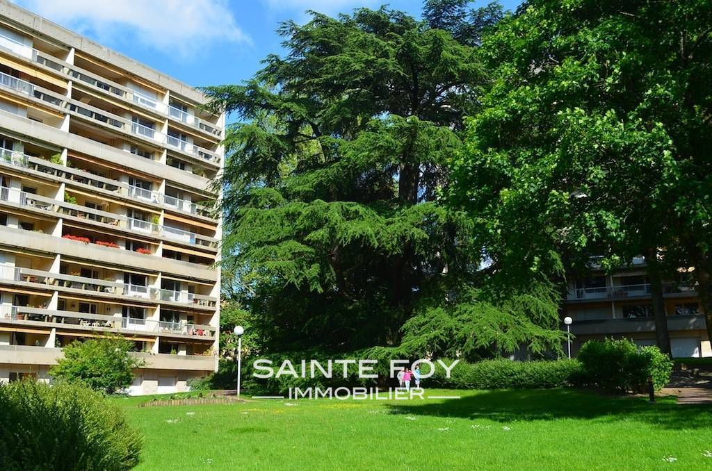 10401 image1 - Sainte Foy Immobilier - Ce sont des agences immobilières dans l'Ouest Lyonnais spécialisées dans la location de maison ou d'appartement et la vente de propriété de prestige.