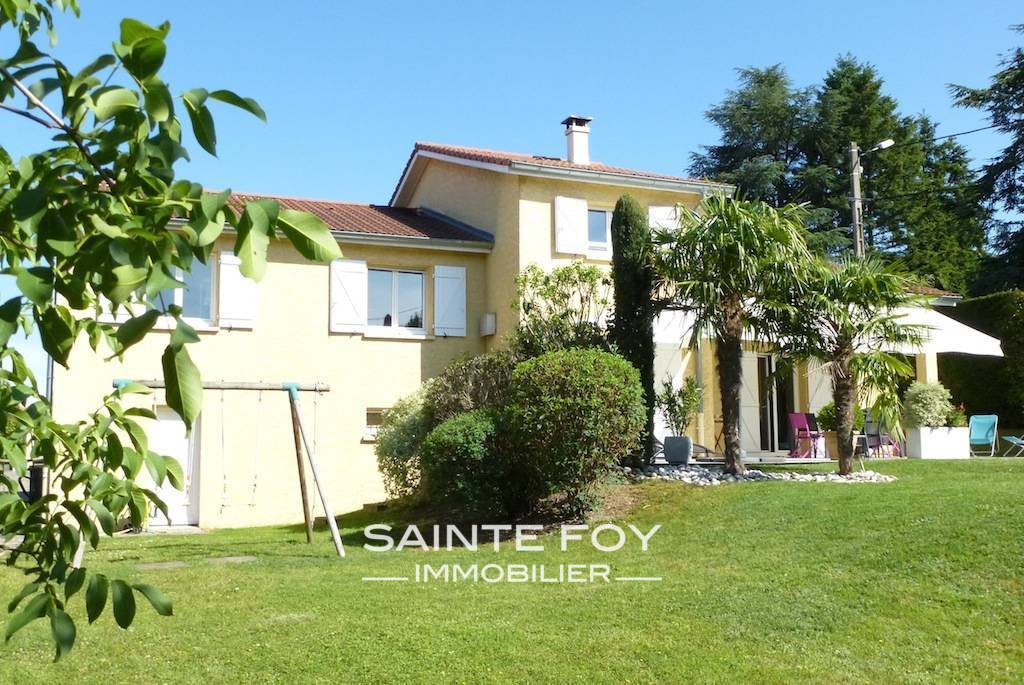 11026 image1 - Sainte Foy Immobilier - Ce sont des agences immobilières dans l'Ouest Lyonnais spécialisées dans la location de maison ou d'appartement et la vente de propriété de prestige.