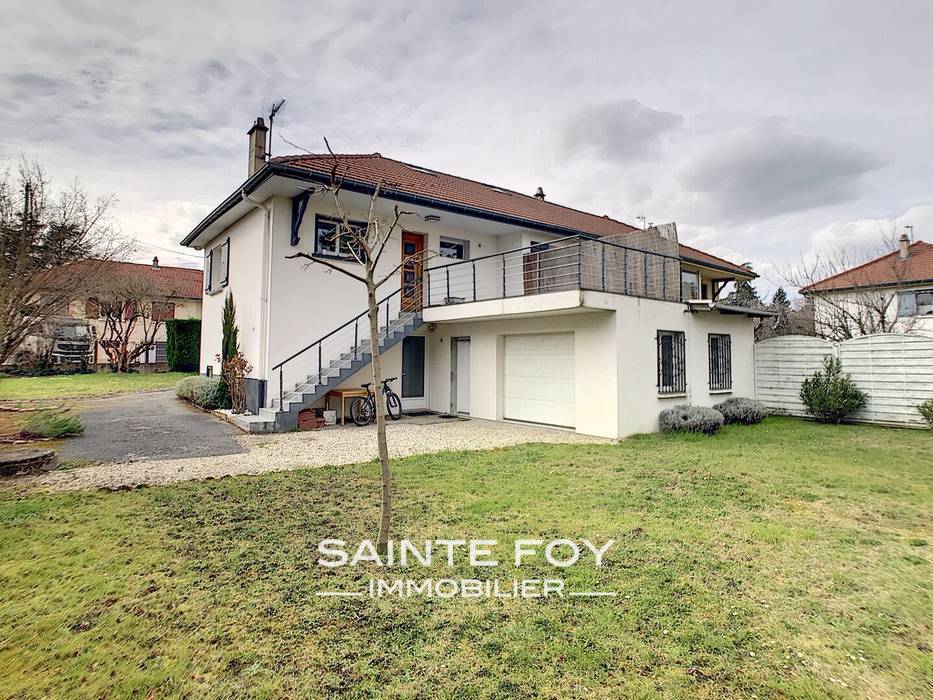 2020086 image1 - Sainte Foy Immobilier - Ce sont des agences immobilières dans l'Ouest Lyonnais spécialisées dans la location de maison ou d'appartement et la vente de propriété de prestige.