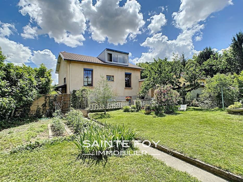 2020279 image1 - Sainte Foy Immobilier - Ce sont des agences immobilières dans l'Ouest Lyonnais spécialisées dans la location de maison ou d'appartement et la vente de propriété de prestige.
