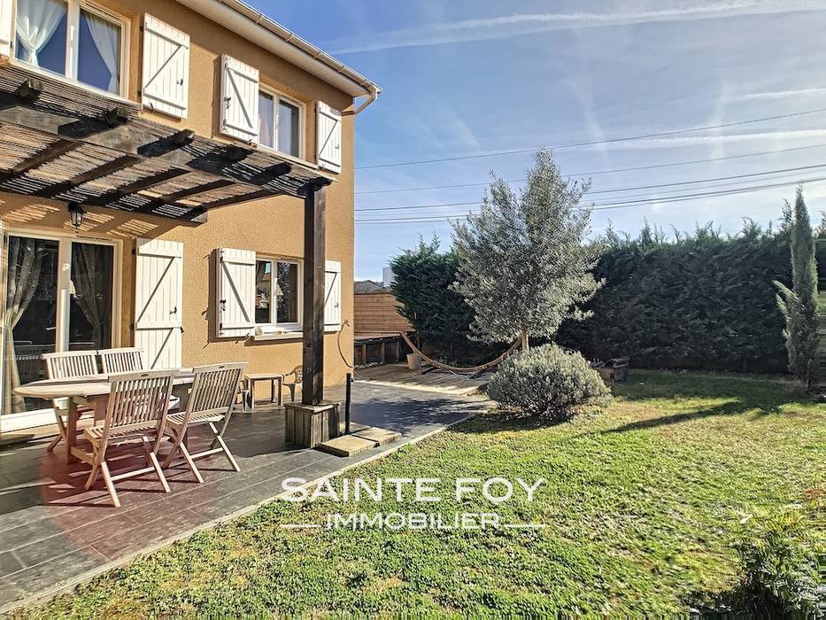 2020119 image1 - Sainte Foy Immobilier - Ce sont des agences immobilières dans l'Ouest Lyonnais spécialisées dans la location de maison ou d'appartement et la vente de propriété de prestige.