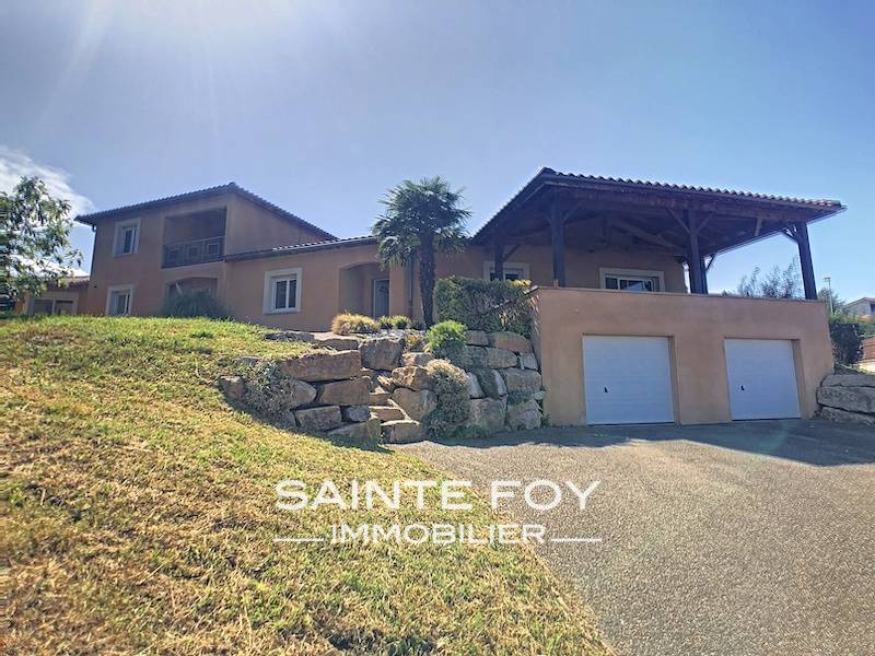 2020302 image1 - Sainte Foy Immobilier - Ce sont des agences immobilières dans l'Ouest Lyonnais spécialisées dans la location de maison ou d'appartement et la vente de propriété de prestige.