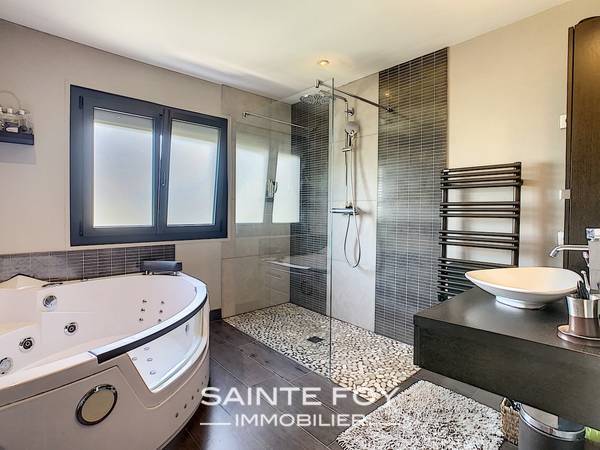2020273 image7 - Sainte Foy Immobilier - Ce sont des agences immobilières dans l'Ouest Lyonnais spécialisées dans la location de maison ou d'appartement et la vente de propriété de prestige.