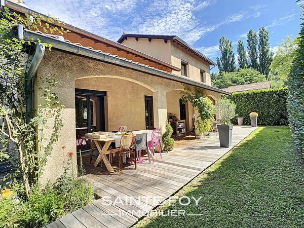 2020273 image10 - Sainte Foy Immobilier - Ce sont des agences immobilières dans l'Ouest Lyonnais spécialisées dans la location de maison ou d'appartement et la vente de propriété de prestige.