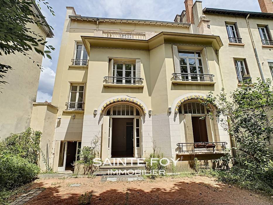 2020327 image1 - Sainte Foy Immobilier - Ce sont des agences immobilières dans l'Ouest Lyonnais spécialisées dans la location de maison ou d'appartement et la vente de propriété de prestige.