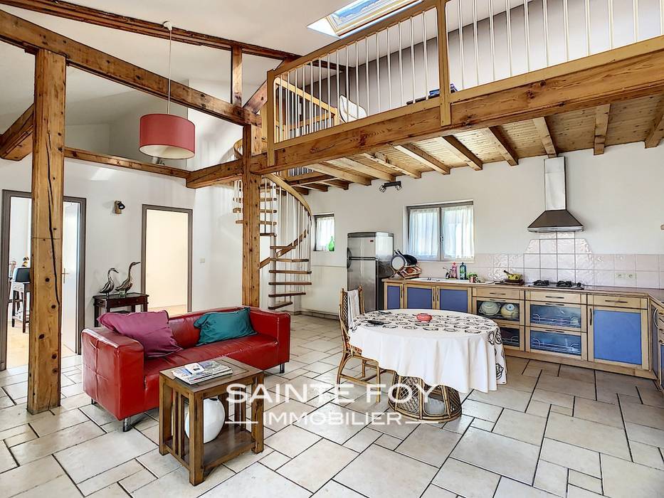 2020337 image1 - Sainte Foy Immobilier - Ce sont des agences immobilières dans l'Ouest Lyonnais spécialisées dans la location de maison ou d'appartement et la vente de propriété de prestige.