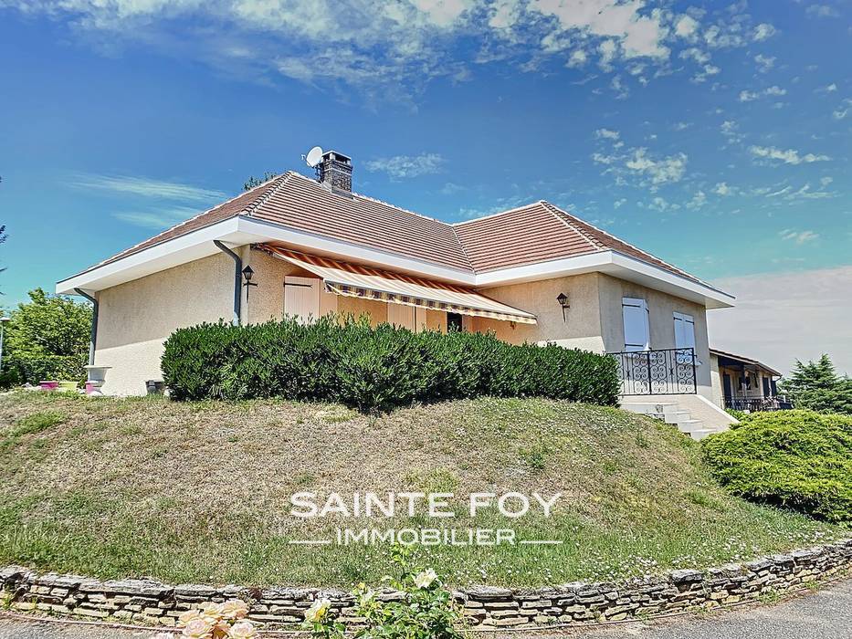 2020326 image1 - Sainte Foy Immobilier - Ce sont des agences immobilières dans l'Ouest Lyonnais spécialisées dans la location de maison ou d'appartement et la vente de propriété de prestige.