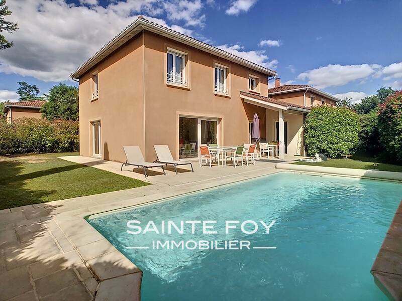 7506 image1 - Sainte Foy Immobilier - Ce sont des agences immobilières dans l'Ouest Lyonnais spécialisées dans la location de maison ou d'appartement et la vente de propriété de prestige.