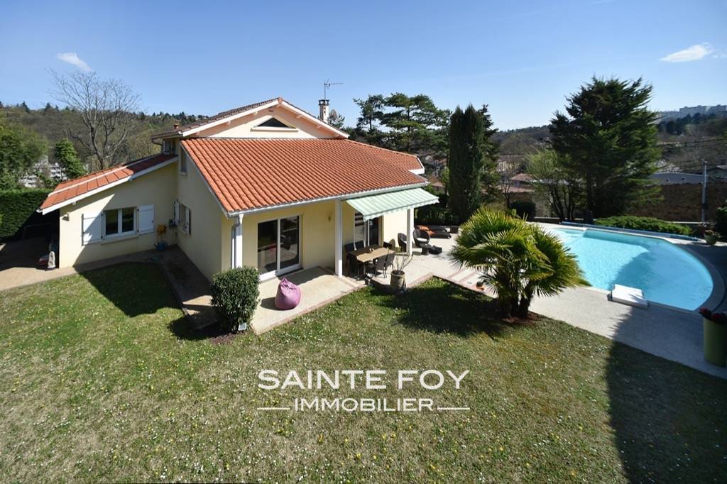 13789 image1 - Sainte Foy Immobilier - Ce sont des agences immobilières dans l'Ouest Lyonnais spécialisées dans la location de maison ou d'appartement et la vente de propriété de prestige.