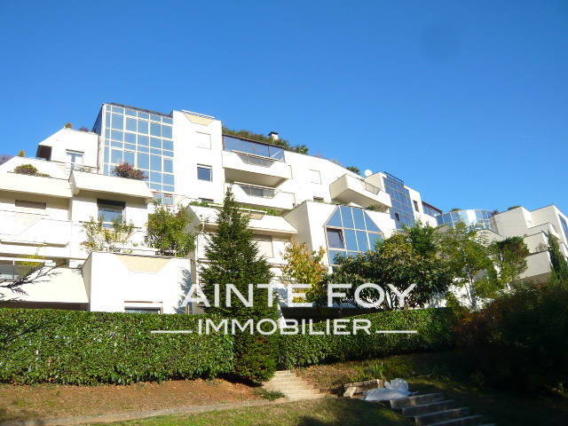 847 image1 - Sainte Foy Immobilier - Ce sont des agences immobilières dans l'Ouest Lyonnais spécialisées dans la location de maison ou d'appartement et la vente de propriété de prestige.