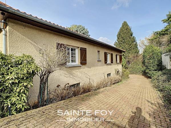 2020030 image7 - Sainte Foy Immobilier - Ce sont des agences immobilières dans l'Ouest Lyonnais spécialisées dans la location de maison ou d'appartement et la vente de propriété de prestige.