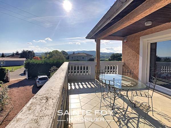 2019990 image9 - Sainte Foy Immobilier - Ce sont des agences immobilières dans l'Ouest Lyonnais spécialisées dans la location de maison ou d'appartement et la vente de propriété de prestige.