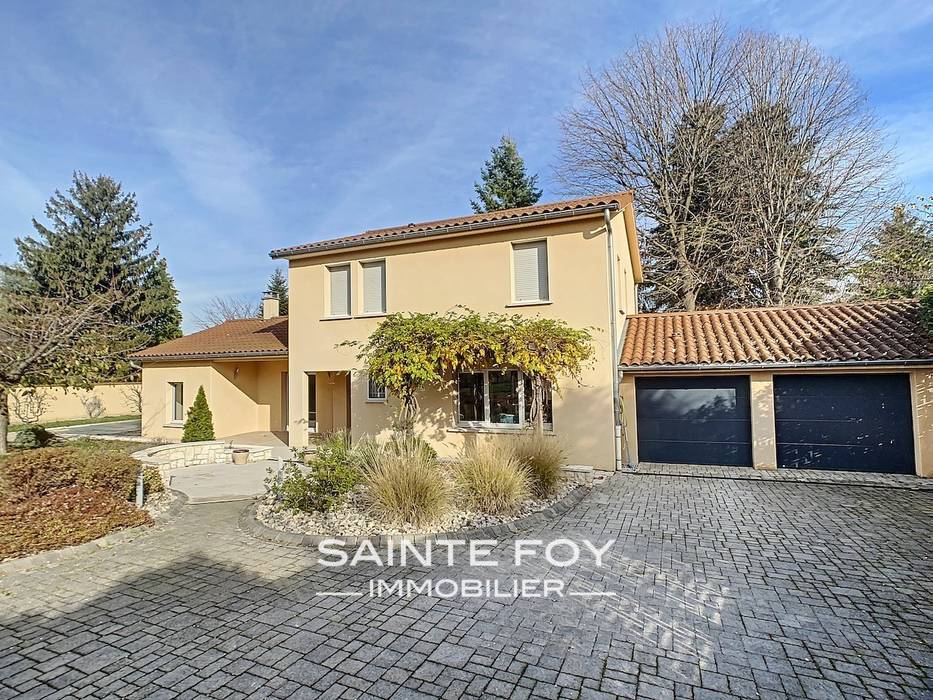 2020459 image1 - Sainte Foy Immobilier - Ce sont des agences immobilières dans l'Ouest Lyonnais spécialisées dans la location de maison ou d'appartement et la vente de propriété de prestige.
