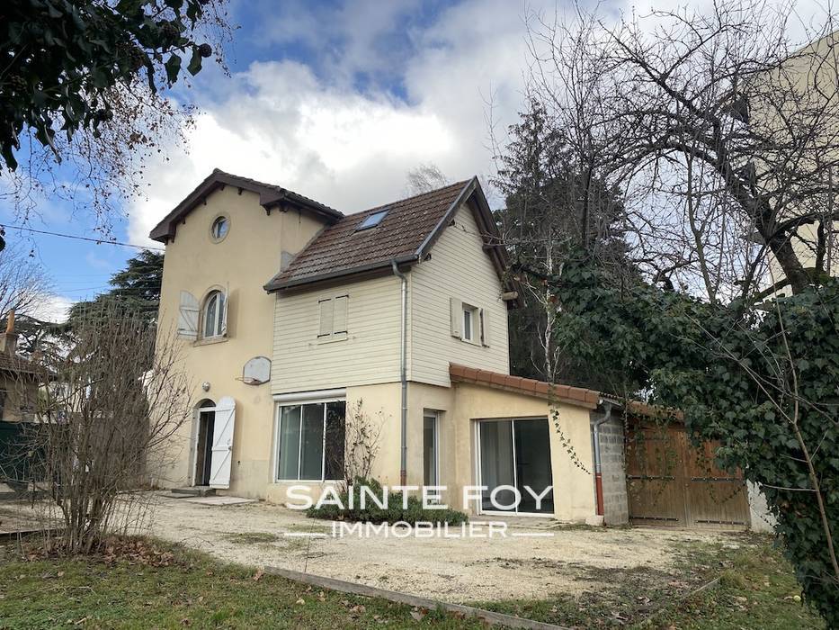 2021073 image1 - Sainte Foy Immobilier - Ce sont des agences immobilières dans l'Ouest Lyonnais spécialisées dans la location de maison ou d'appartement et la vente de propriété de prestige.