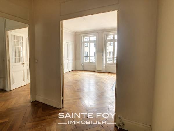 2021108 image3 - Sainte Foy Immobilier - Ce sont des agences immobilières dans l'Ouest Lyonnais spécialisées dans la location de maison ou d'appartement et la vente de propriété de prestige.