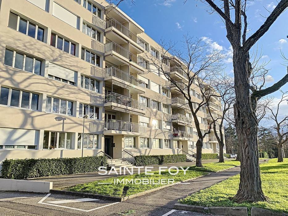 2021103 image1 - Sainte Foy Immobilier - Ce sont des agences immobilières dans l'Ouest Lyonnais spécialisées dans la location de maison ou d'appartement et la vente de propriété de prestige.