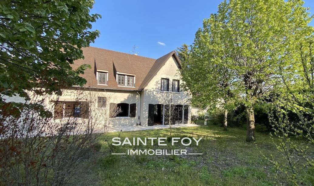 2021110 image1 - Sainte Foy Immobilier - Ce sont des agences immobilières dans l'Ouest Lyonnais spécialisées dans la location de maison ou d'appartement et la vente de propriété de prestige.